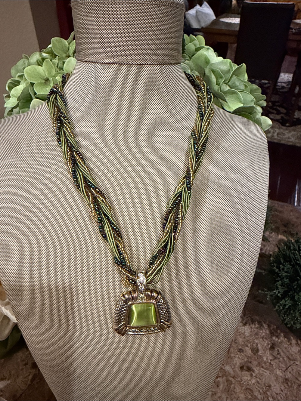 Multi-Strand Green Beaded Necklace with Gold Accent Pendant!! GORGEOUS 💚